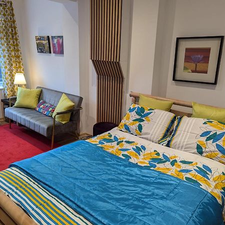 Cozy En-Suite Room With Free Parking Included Brighton Eksteriør bilde